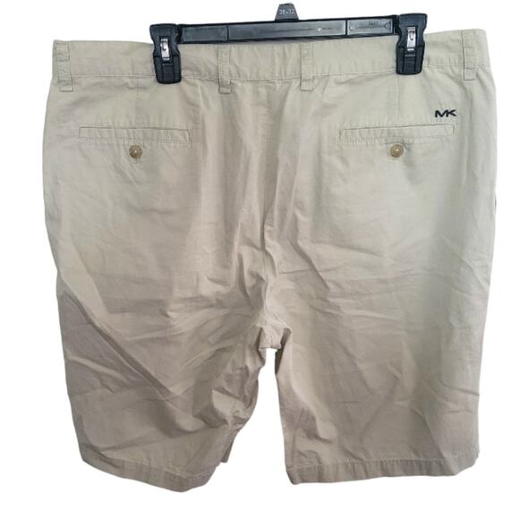 Size 38 Michael Michael Kors khaki tan flat front shorts button pockets - Picture 2 of 3